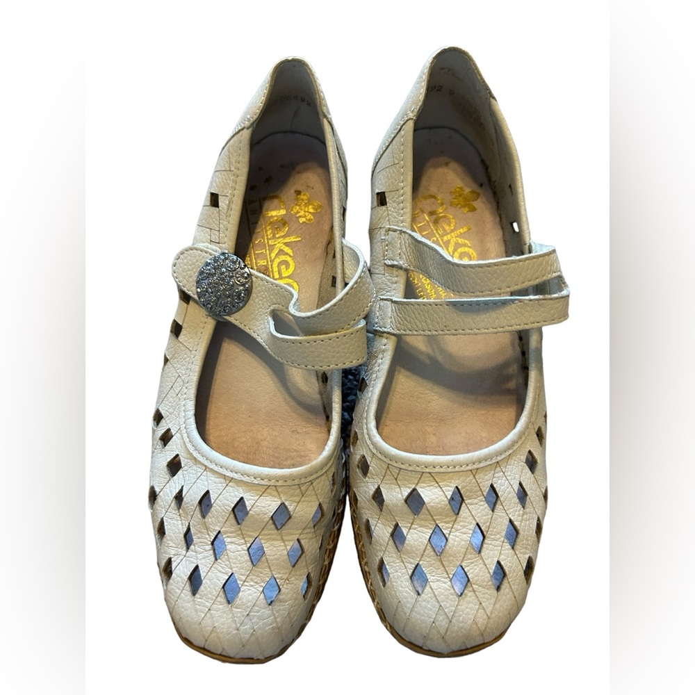 Rieker Drayton beige  Mary janes with embellished snaps size 5.5